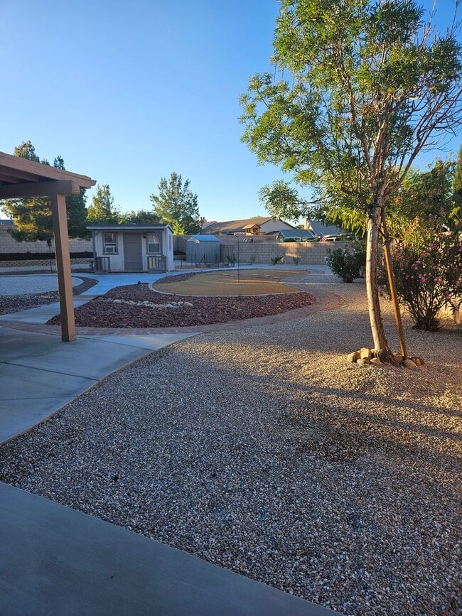 Building Photo - 3 Bedrooms, Den, 2 Bathrooms, 3 Car Garage...