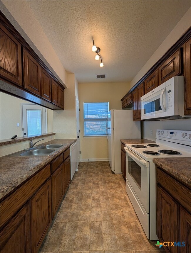 Building Photo - 1270 Hillcrest Dr