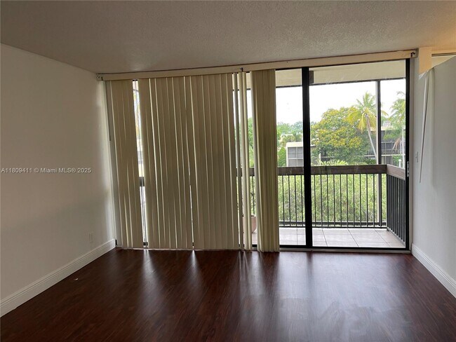 Building Photo - 2961 SW 87th Ave