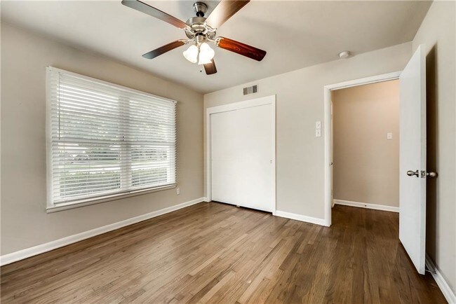 Building Photo - 1601 Larkspur Dr