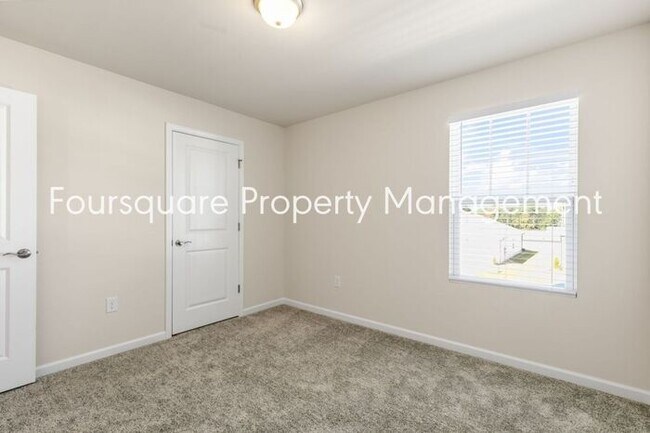 Building Photo - 4 Bedroom Home with 2nd Floor Loft- Kitchen Island & 2-Car Garage – Convenient Raleigh Location