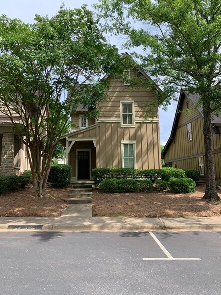 Primary Photo - Super Cute Creekside Cottage