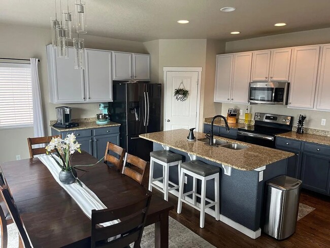 Building Photo - 7691 Barraport Dr