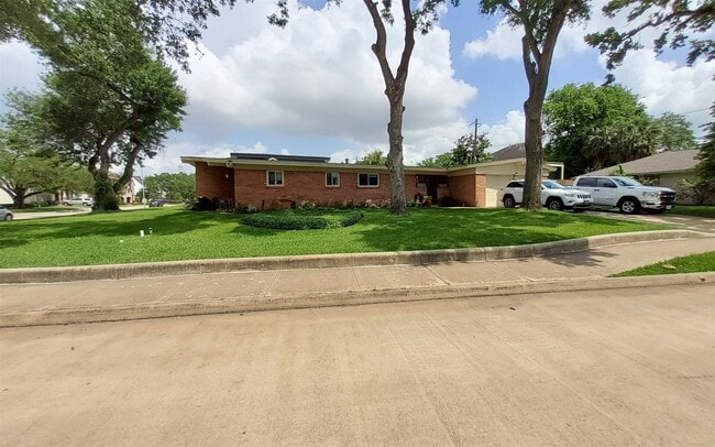 Building Photo - 4423 Meyerwood Dr