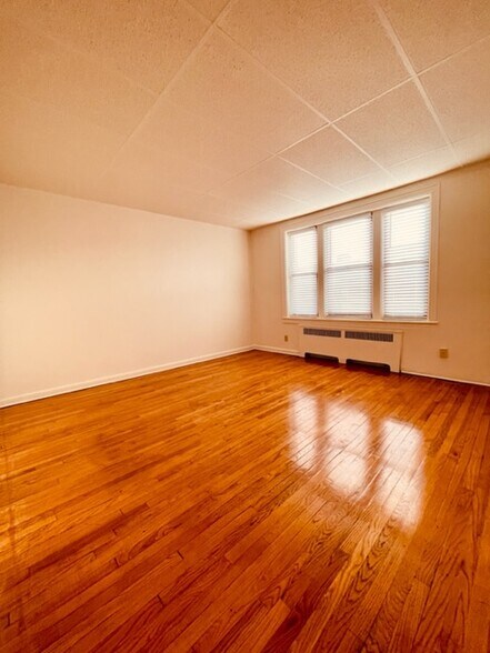 Building Photo - 81 Chestnut St