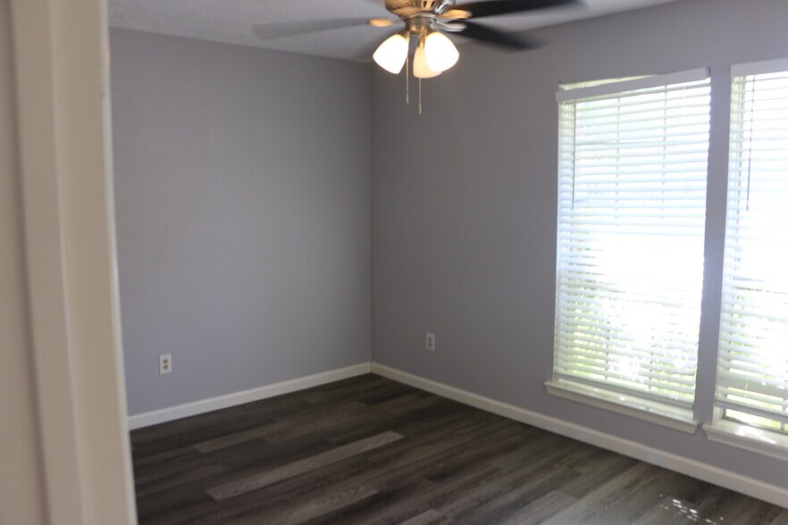 Building Photo - 446 Richvale Ln