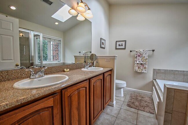 Building Photo - 134 Chapel Harbor Dr