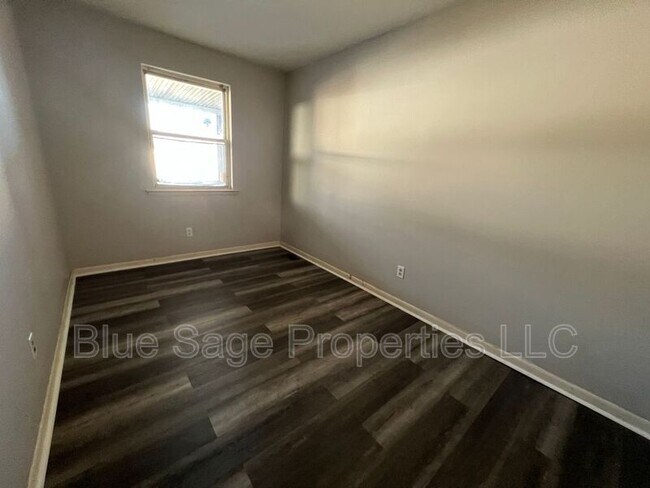 Building Photo - 727 Clifton Ave