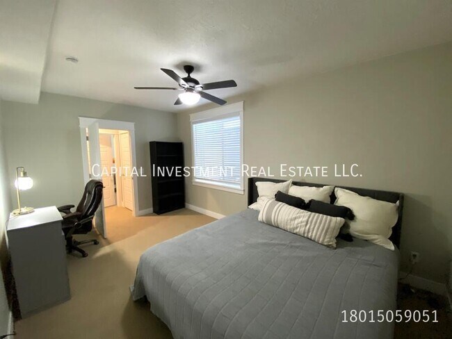 Building Photo - 224 E Pace Ln