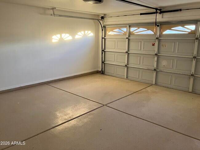 Building Photo - 2240 E Aire Libre Ave