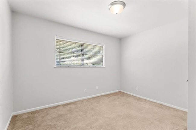 Building Photo - 3306 Westhill Dr