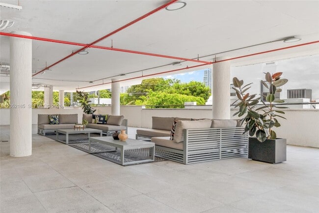 Building Photo - 280 SW 20th Rd