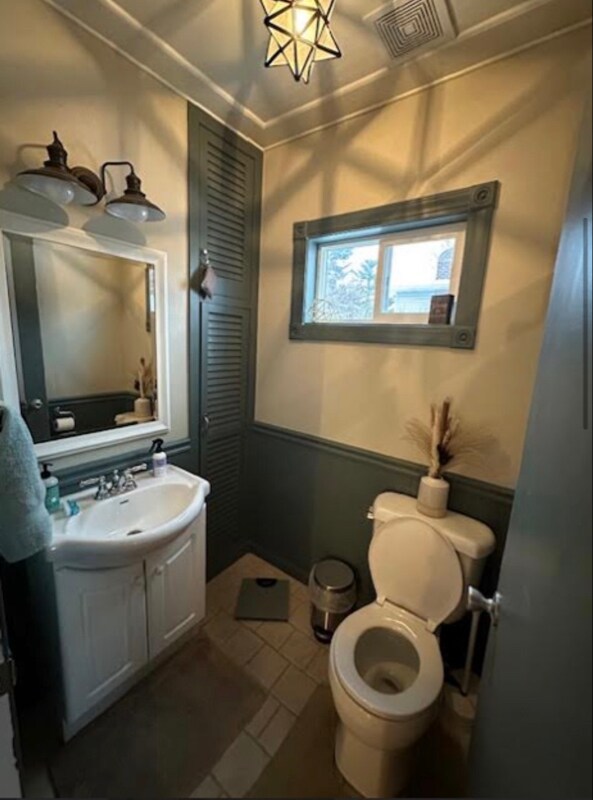 Building Photo - 324 W Milwaukee St