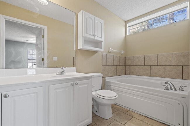 Building Photo - 527 3rd Loop Rd