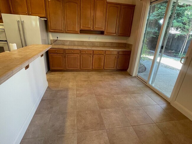 Building Photo - Empire Ranch!!