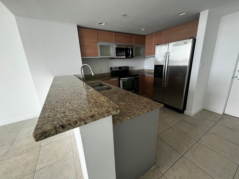 Primary Photo - 1025 NW 19th Ave