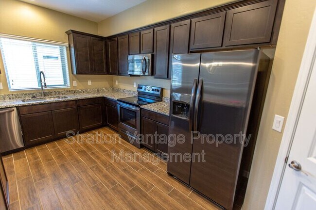 Building Photo - 240 W Juniper Ave