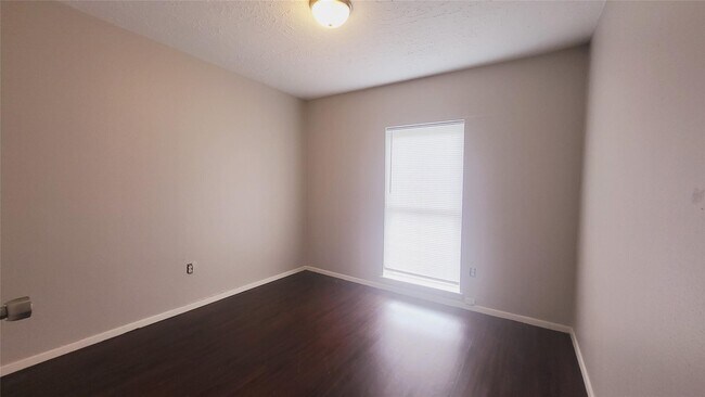 Building Photo - 12435 Sharpview Dr