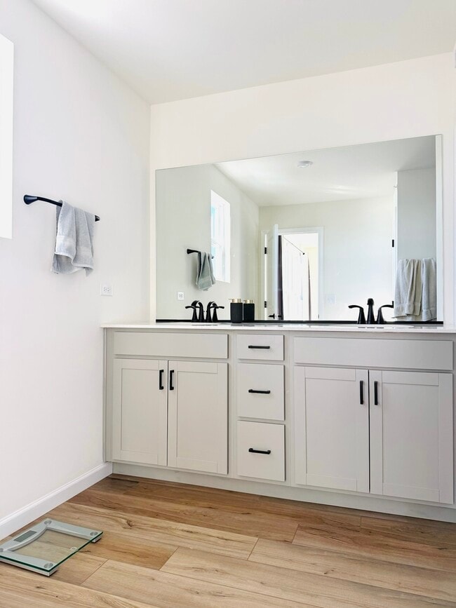 Building Photo - 5963 Hawkweed Dr