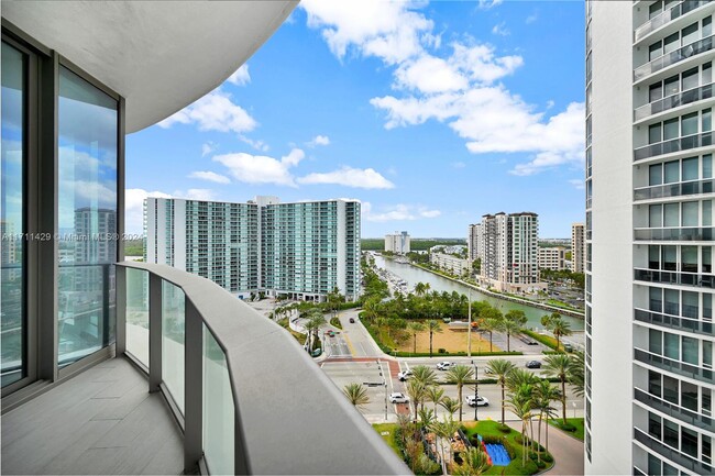 Building Photo - 15701 Collins Ave