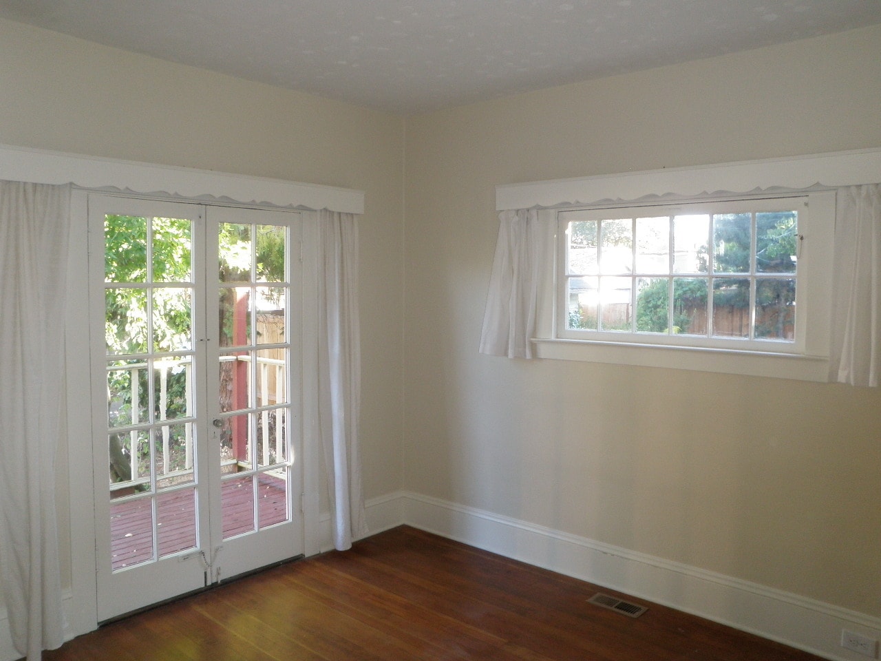 Building Photo - 5046 NE Mallory Ave