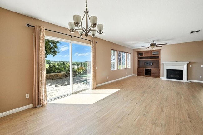 Building Photo - GORGEOUS 4+3 in Copperhill Area