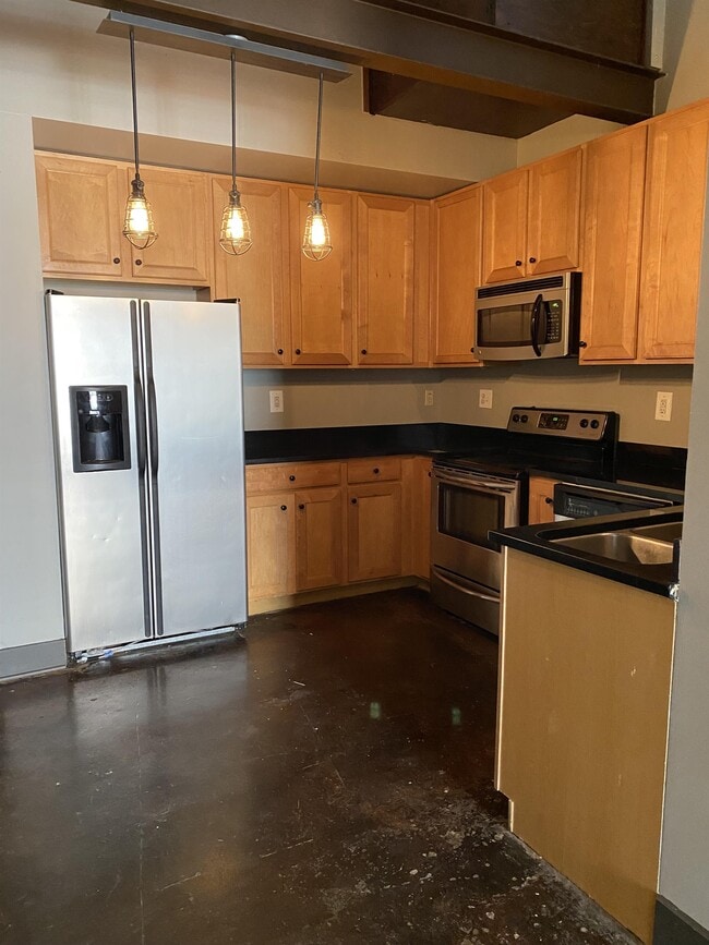 Building Photo - 403 S Gay St