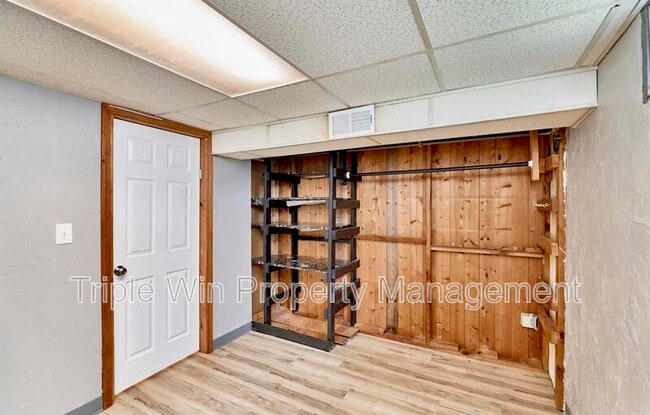 Building Photo - 2325 Golfway St