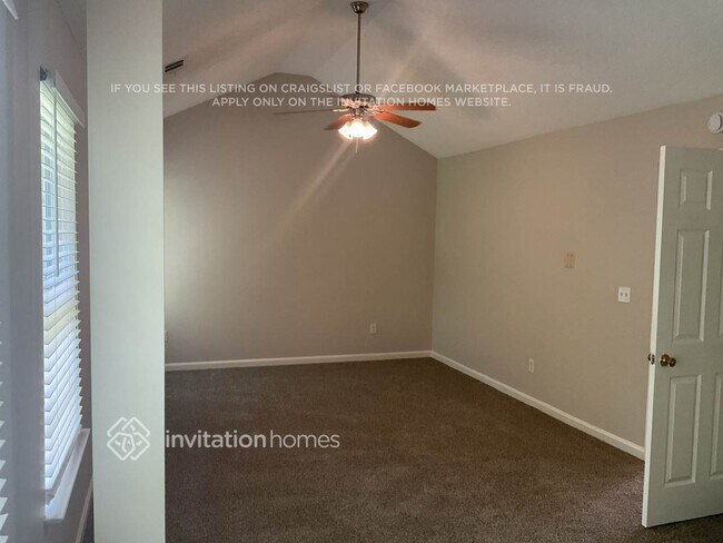 Building Photo - 5805 Village Loop