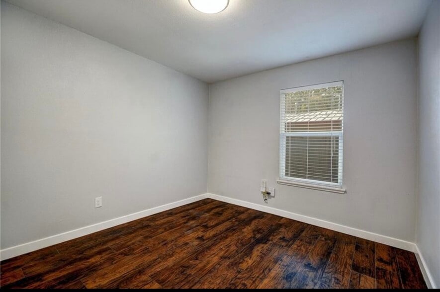 Building Photo - 1120 Estes Ave