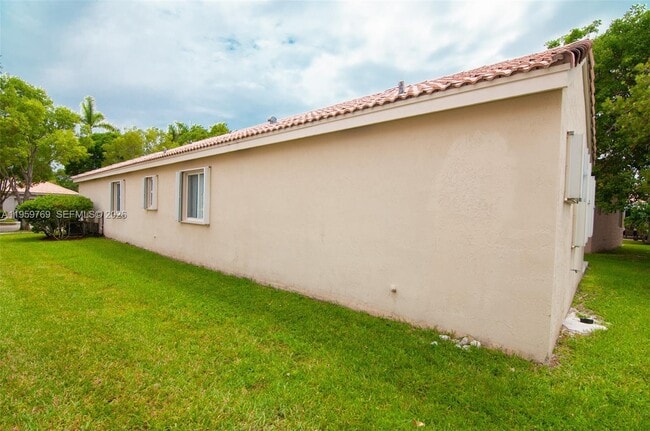 Building Photo - 4420 Dogwood Cir