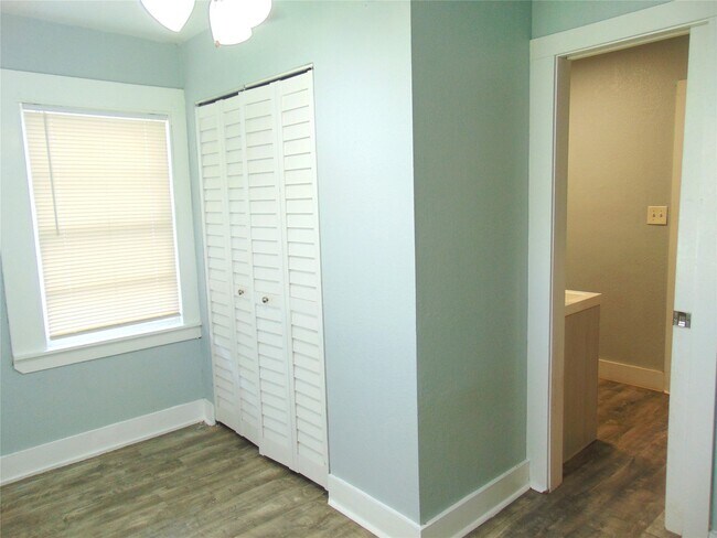 Building Photo - 5113 Avenue O 1/2