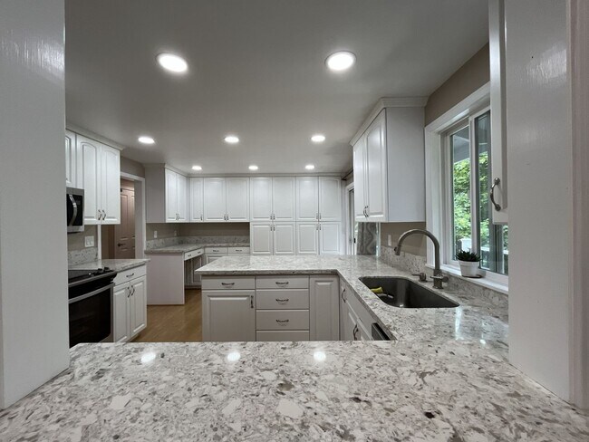 Building Photo - Three-Bedroom Home Near Nike Campus with Bonus Room, Large Deck & Two-Car Garage
