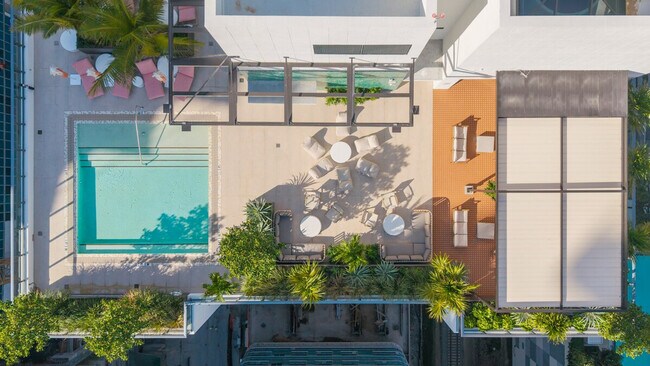 Building Photo - 698 N Miami Ave