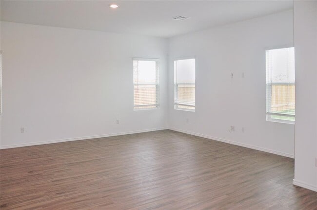 Building Photo - 136 Canley Lp