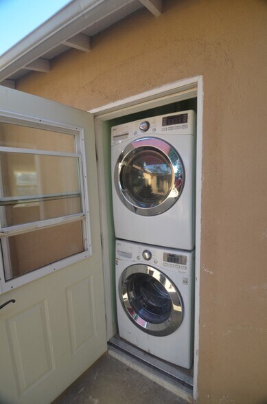 Building Photo - 19201 Strathern St