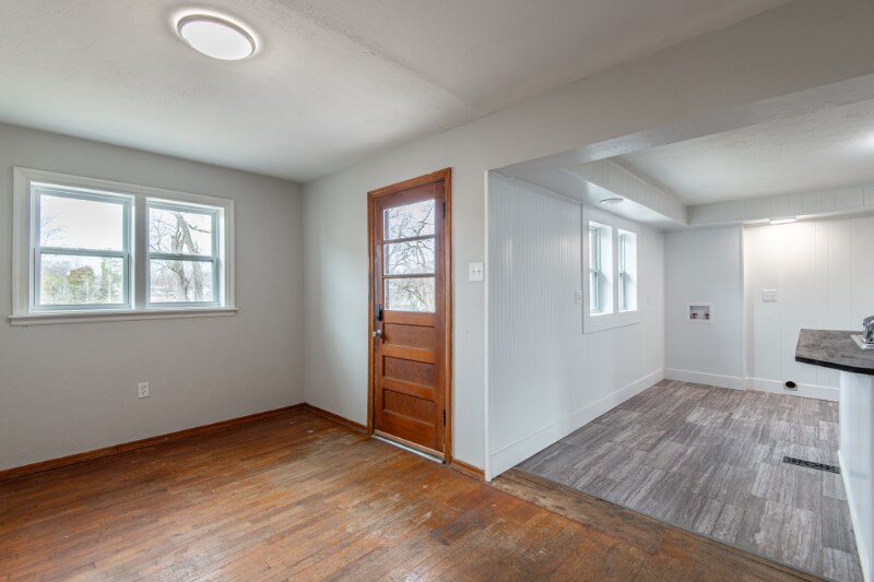 Building Photo - 601 Riverview Dr