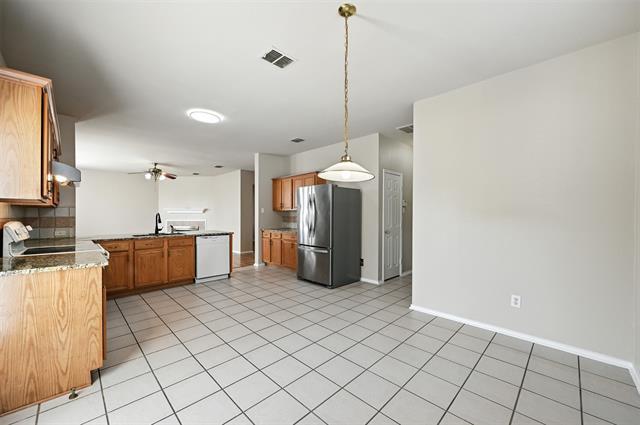 Building Photo - 10420 Lake Bend Trail