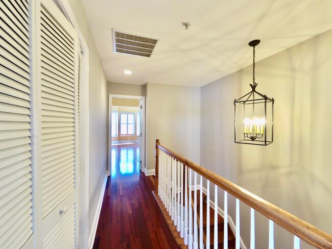 Building Photo - 25 MALLARD Pl