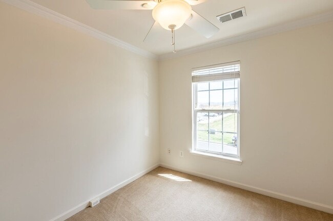 Building Photo - 2042 Lockwood Dr