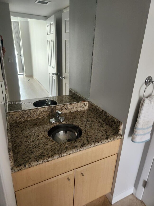 Building Photo - 20355 NE 34th Ct