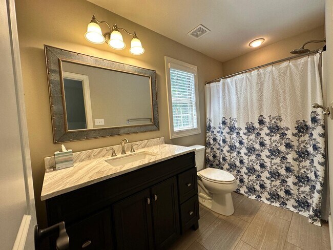 Building Photo - 8643 Amandine Way