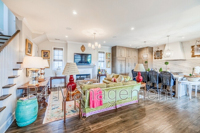 Building Photo - 103 Alester Square