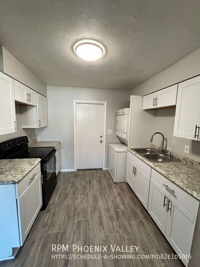 Building Photo - 4837 E Willetta St