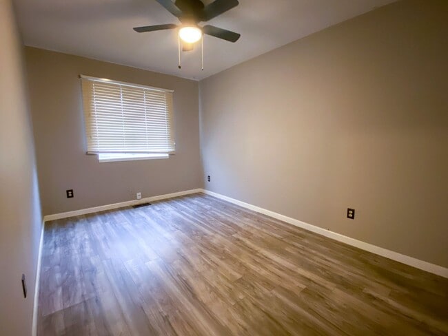 Building Photo - 10802 W Carr Ave