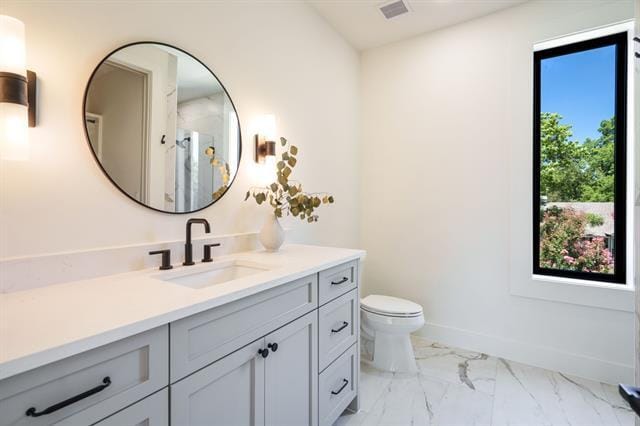 Building Photo - 5836 Kenwood Ave