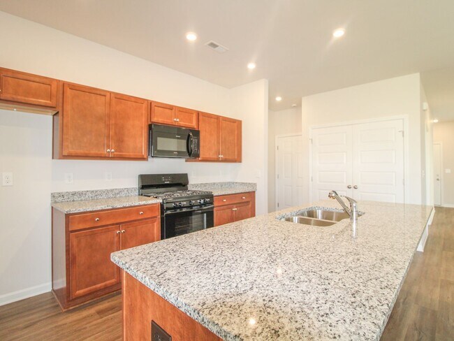 Building Photo - MOVE-IN Ready Home in New Market!