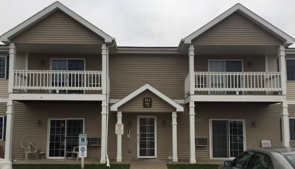 Primary Photo - Pheasant Run Apartments - Waupaca