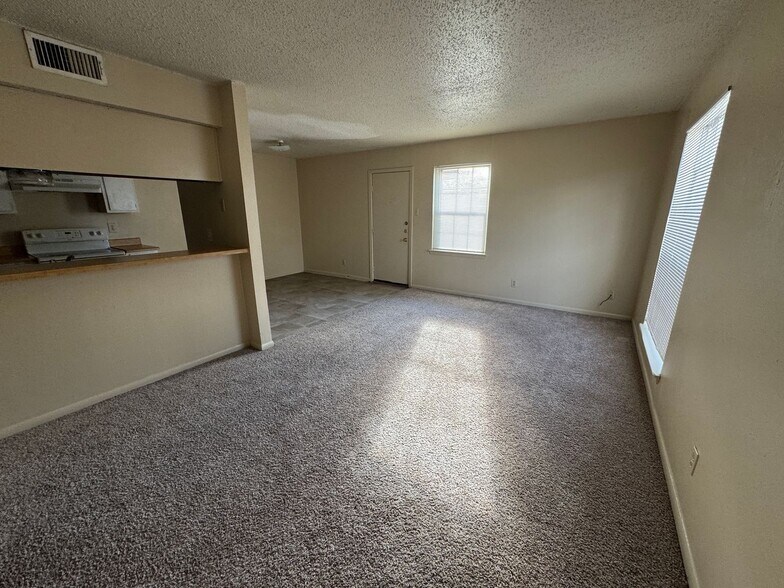 Building Photo - 4504 Chase Cir