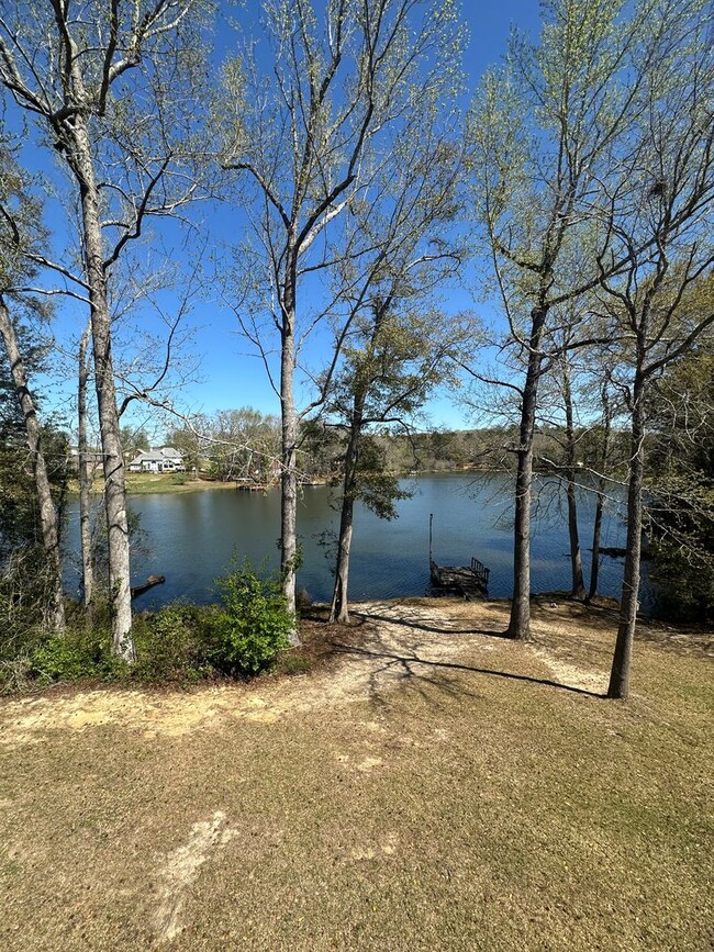 Building Photo - Oak Ridge Subdivision!!  Lake Community!!!